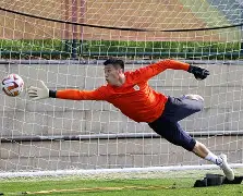 爱游戏登录入口-今晚体能课后，切尔西手感冰凉备战中超，球迷炸锅，训练强度明显提升(带上她的眼睛续写50字)