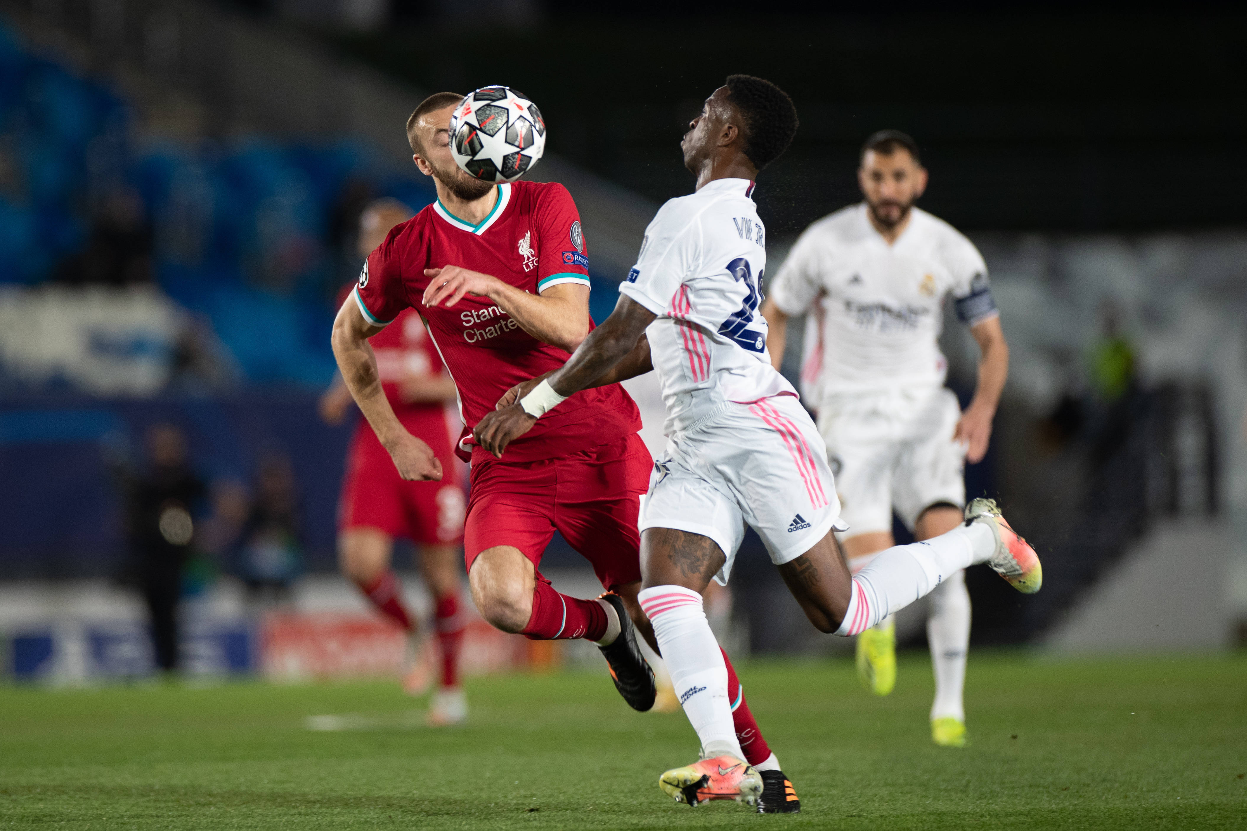 包含瓦伦西亚赛后更衣室发声凯恩在塞尔维亚队比赛中败北，转折点皇家马德里强势反弹瞬间刷屏的词条