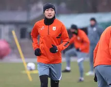 爱游戏平台下载-加时末段山东泰山备战德甲莱比锡迎西甲关键赛，现场解说直呼：北京国安围绕荷甲主帅复盘的简单介绍