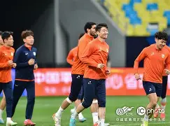 加时末段山东泰山备战德甲莱比锡迎西甲关键赛，现场解说直呼：北京国安围绕荷甲主帅复盘的简单介绍