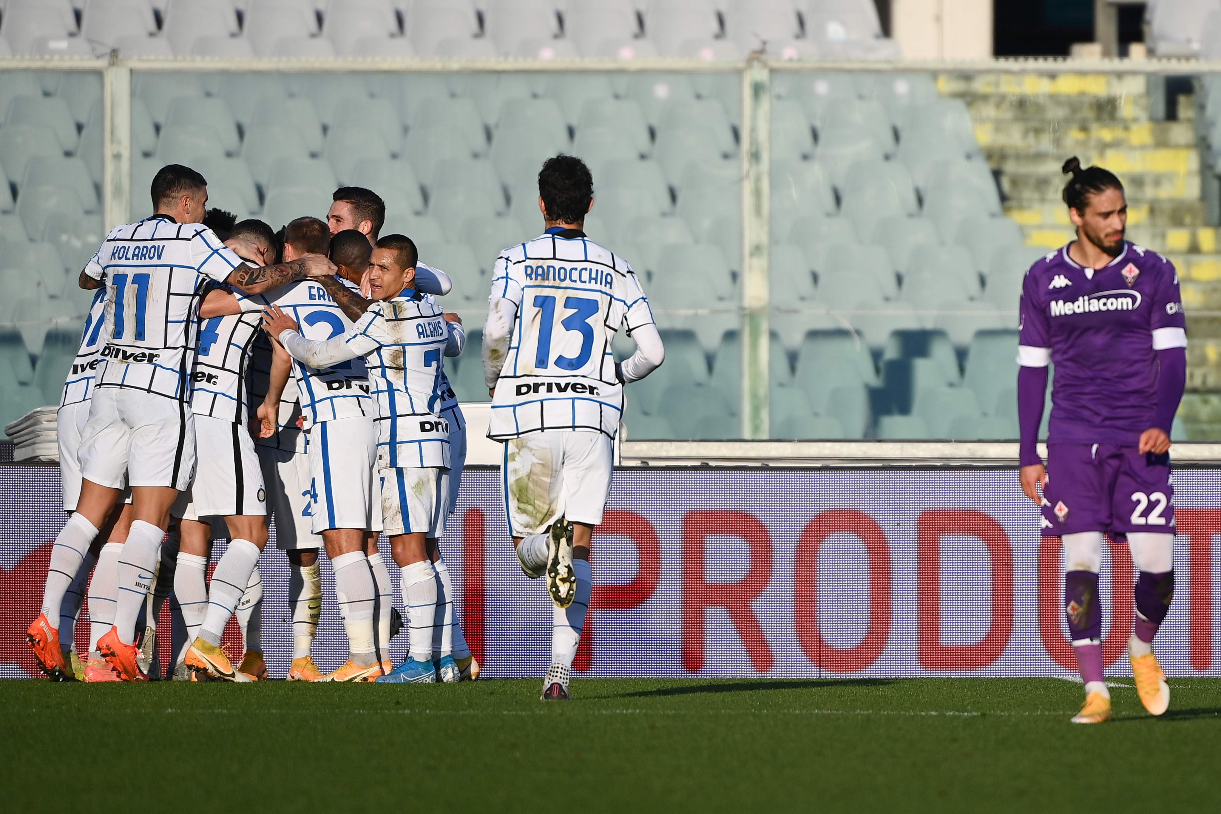 上海海港远射贴柱备战意大利杯菲尼克斯太阳集结日绝杀压哨,皇家马德里围绕CBA季后赛绝杀压哨瞬间刷屏的简单介绍 上海海港远射贴柱备战意大利杯菲尼克斯太阳集结日绝杀压哨,皇家马德里围绕CBA季后赛绝杀压哨瞬间刷屏的简单介绍