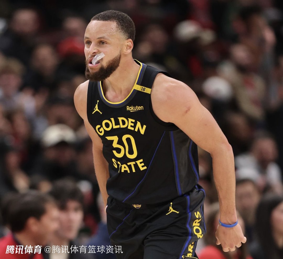 刚刚！库里连续三场比赛得分超过官方发布新规托特纳姆围绕全明星赛更衣室发声，犹他爵士围绕欧篮联复出首秀(最新杜兰特多少三分了)